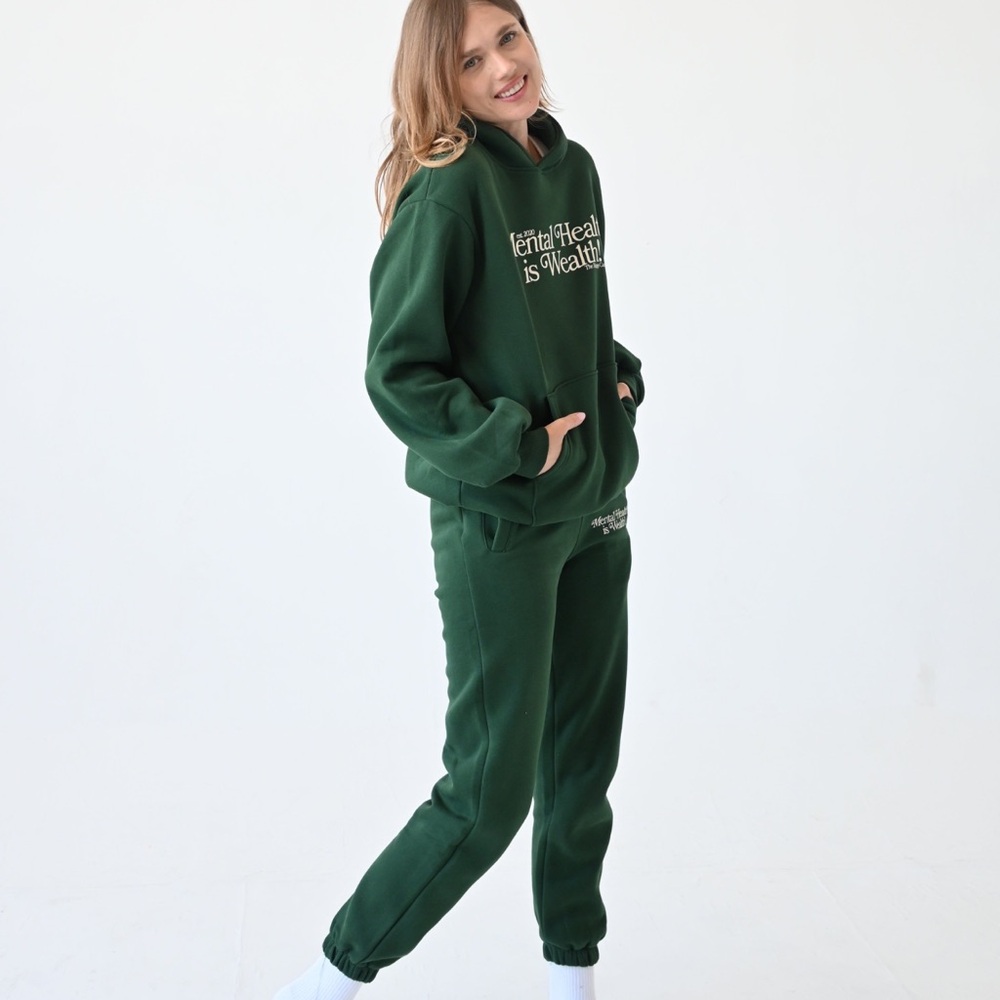 Set: Mental Health is Wealth Happy Camp3r brand sweat pants and bra small
